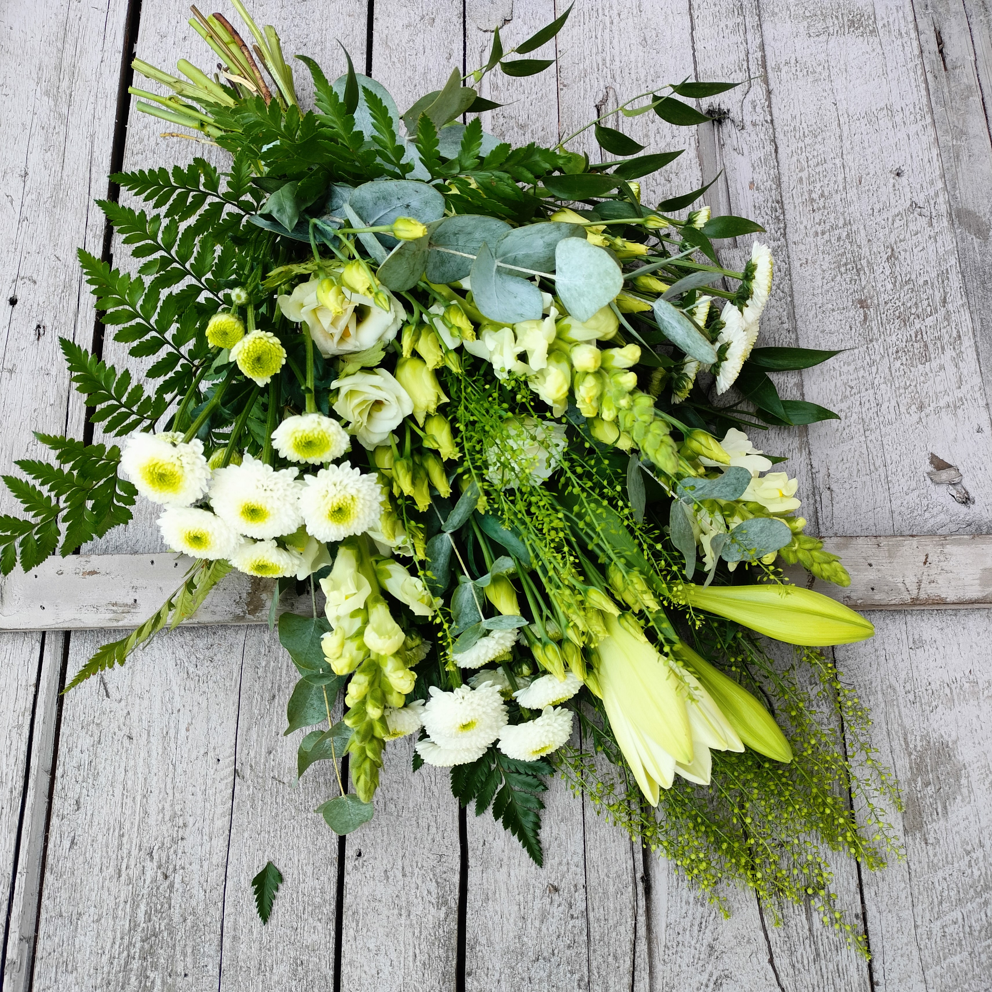 Klassisk bårebuket kan laves i alle farver